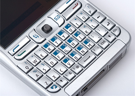 Nokia E61 (Image property of OhGizmo)
