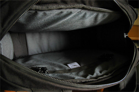 Tom Bihn Empire Builder (Image property of OhGizmo!)