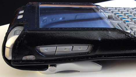 Vaja Nokia E61 Leather Case (Image property of OhGizmo)