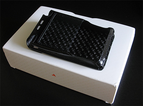 Vaja Nokia E61 Leather Case (Image property of OhGizmo)