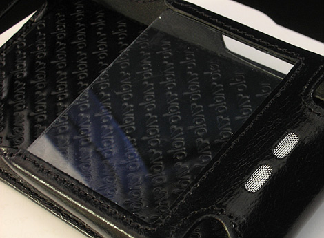 Vaja Nokia E61 Leather Case (Image property of OhGizmo)