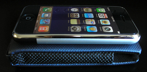 WaterField Designs iPhone Smart Case (Image property OhGizmo!)