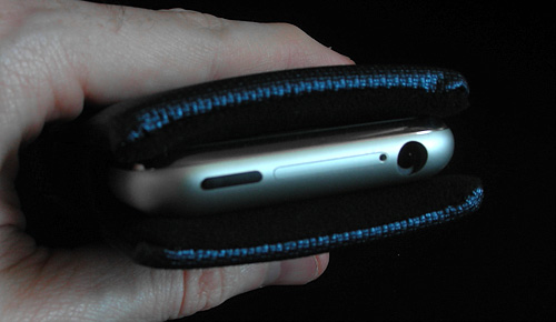 WaterField Designs iPhone Smart Case (Image property OhGizmo!)