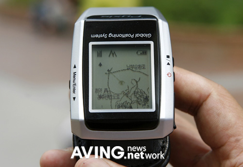 Pyxis GPS Watch (Image courtesy AVING.net)