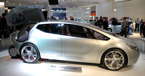 Saturn Flextreme Plug-in Concept (Images property OhGizmo!)