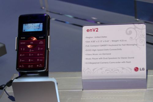 LG enV2