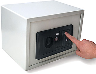 fingerprint_safe Fingerprint Safe Box (Image courtesy Gadget Universe)