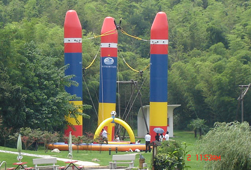 inflatable_bungee Inflatable Bungee Ride (Image courtesy BallerHouse.com)