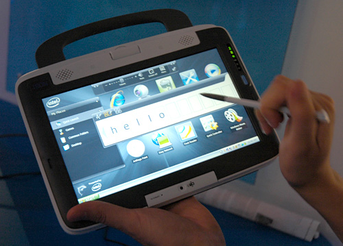 classmate_pc_tablet_2 Convertible Classmate PC (Image property of OhGizmo!)