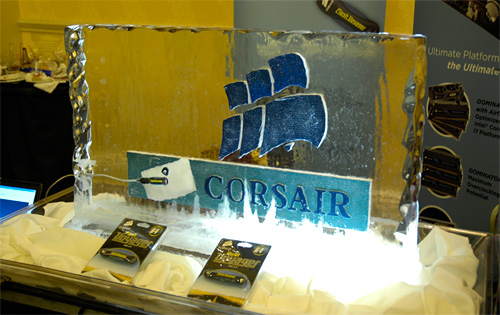 Corsair Flash Voyager (Image property OhGizmo!)