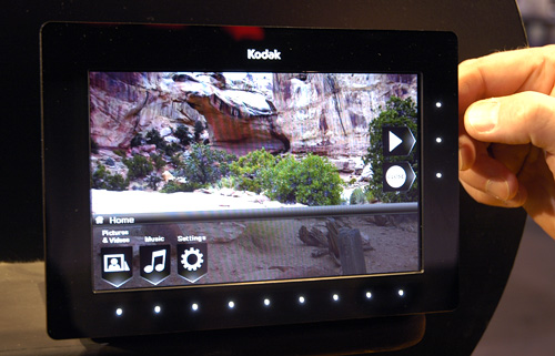 KODAK OLED Wireless Frame (Image property of OhGizmo!)