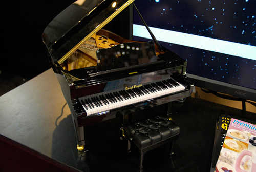 Miniature Self-Playing Piano (Image property of OhGizmo!)