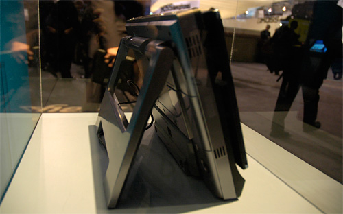 panasonic_dmp_b15_2 Panasonic DMP B15 Portable Blu-Ray Player (Image property of OhGizmo!)