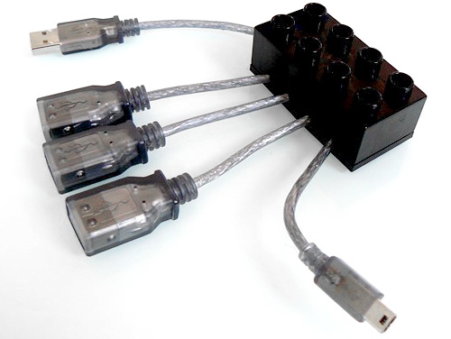 duplo_usb 4 PORT Cable-Hub 3xUSB 1xMini USB in a original LEGO DUPLO BRICK (Image courtesy Etsy seller 123smile)