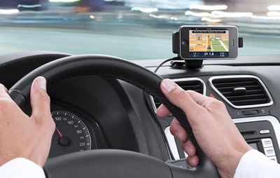 tomtom_81927_tomtom-for-iphone-on-dashboard_landscape