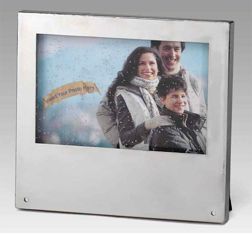 Really Snowing Photo Frame (Image courtesy ShopGadgetsAndGizmos.com)