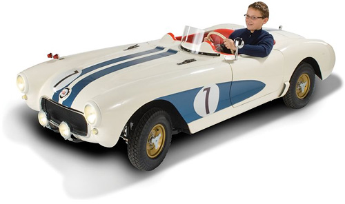 The Junior 35 MPH Classic Corvette (Image courtesy Hammacher Schlemmer)