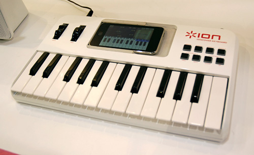 idiscover Ion Audio iDiscover Keyboard (Image property OhGizmo!)