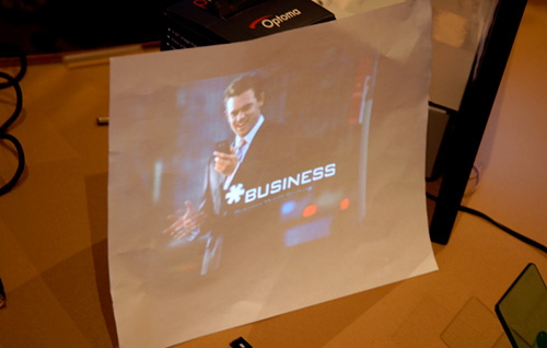 Samsung Projector Phone (Image property OhGizmo!)