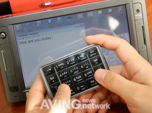 Mobience smallQWERTY Keypad (Image courtesy AVING USA)