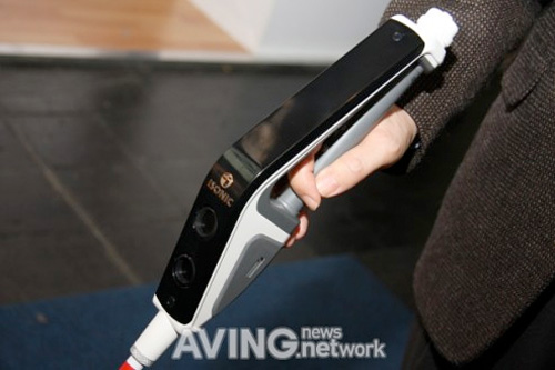 iSonic Vibrating Walking Stick (Image courtesy AVING)