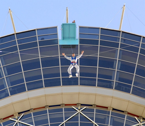 skyjump Stratosphere's SkyJump Ride (Image courtesy Gizmag)