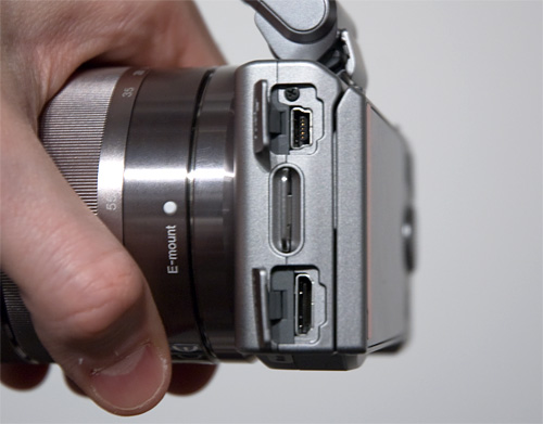 Sony NEX-5 & NEX-3 (Image property OhGizmo!)