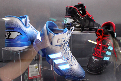 tron_legacy_sneaks Adidas' TRON: Legacy Sneakers (Image courtesy TOYSREVIL)