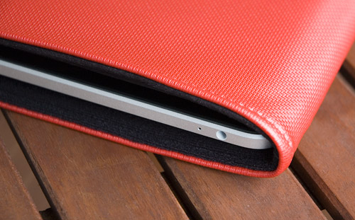WaterField Designs iPad Slip Case & Suede Jacket (Image property OhGizmo!)