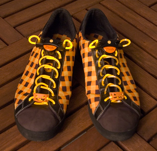 LED Light Up Shoelaces (Image property OhGizmo!)