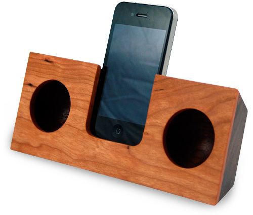 koostik Wooden iPhone Amplifier (Image courtesy koostik.com)