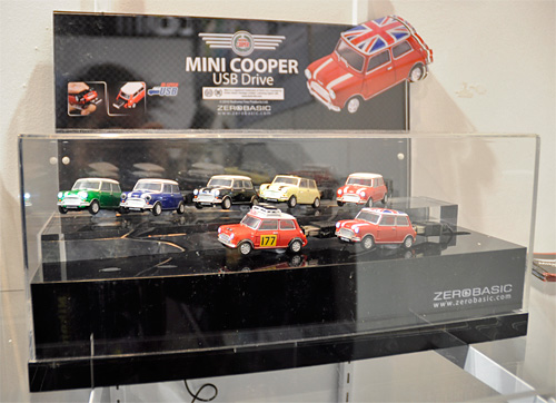 Mini Cooper Flash Drives (Image property OhGizmo!)