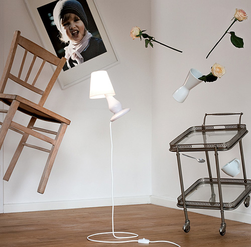 FlapFlap Floating Floor Lamp (Image courtesy design3000)