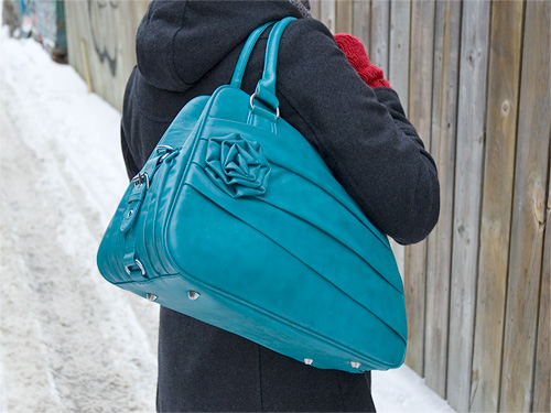 jo_totes_1 Jo Totes Stylish Rose Camera Bag (Image property OhGizmo!)