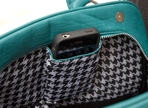 Jo Totes Stylish Rose Camera Bag (Image property OhGizmo!)