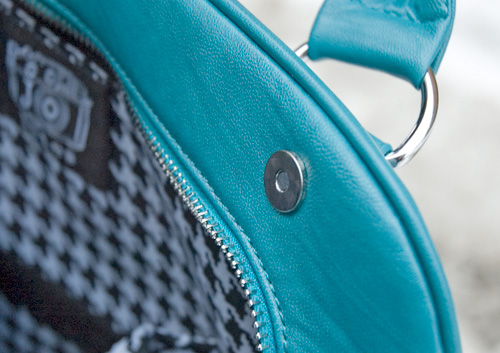 Jo Totes Stylish Rose Camera Bag (Image property OhGizmo!)