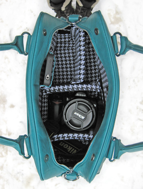 Jo Totes Stylish Rose Camera Bag (Image property OhGizmo!)