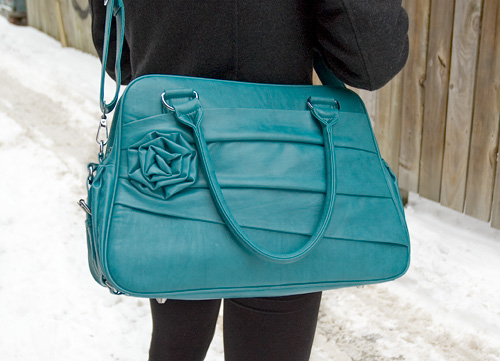 Jo Totes Stylish Rose Camera Bag (Image property OhGizmo!)