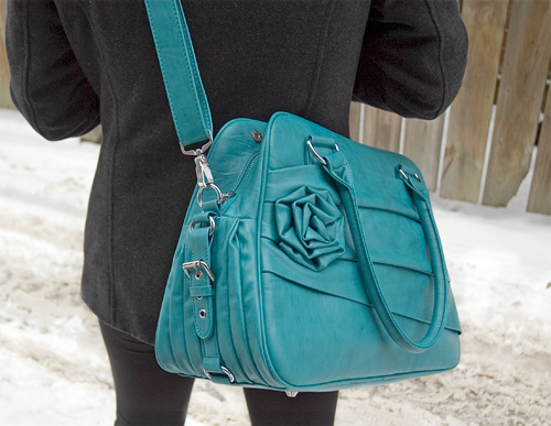 Jo Totes Stylish Rose Camera Bag (Image property OhGizmo!)