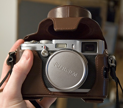 FujiFilm FinePix X100 (Image property OhGizmo!)