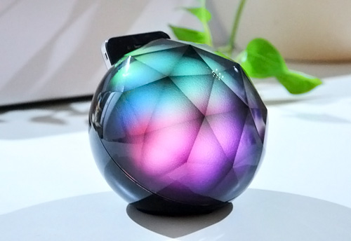Black Diamond Interactive Ambiance iPhone Dock (Image courtesy CKIE)