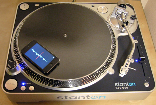 Mopho DJ (Image courtesy Nicholas J. Bryan)