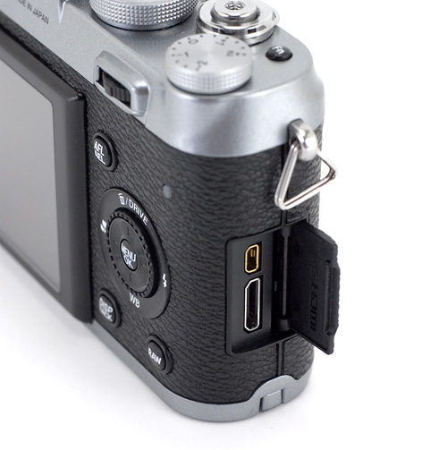 Fujifilm FinePix X100 (Image property OhGizmo!)