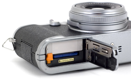 Fujifilm FinePix X100 (Image property OhGizmo!)