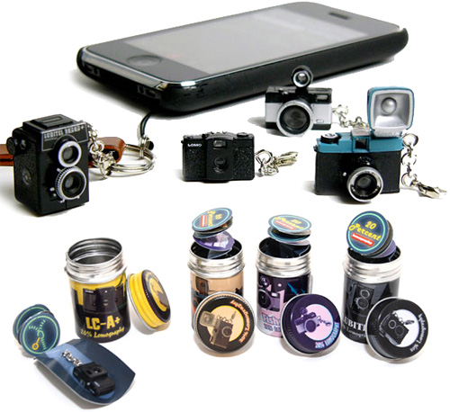 Miniature Keychain Lomo Cameras (Images courtesy Rakuten)