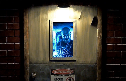 asylum_door Animatronic Asylum Door Prop (Image courtesy YouTube)