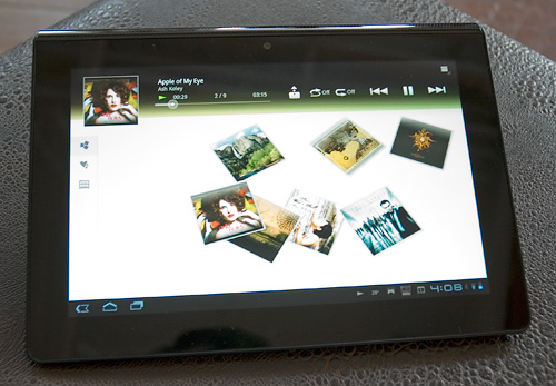 Sony Tablet S (Image property OhGizmo!)