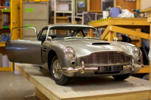James-Bond-Skyfall-1960-Aston-Martin-DB5-1-by-3-scaled-model-car-580x386