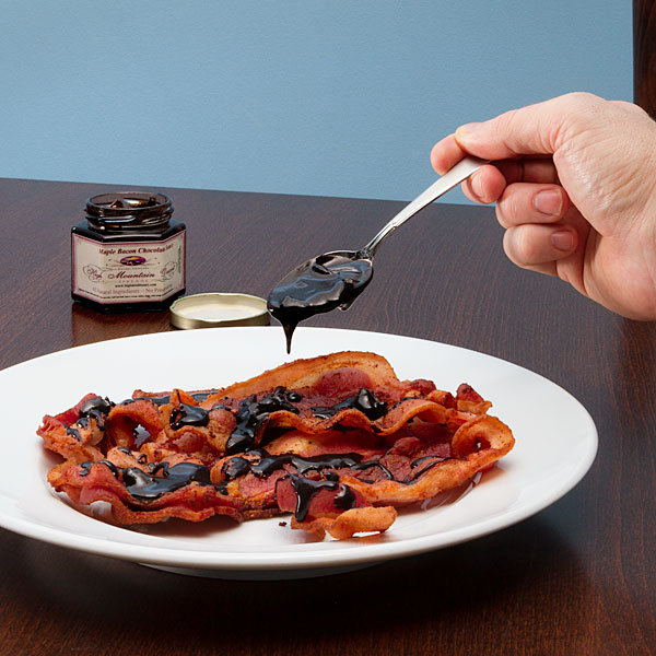 f2ef_maple_bacon_chocolate_sauce_inuse