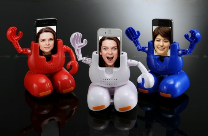 Dancing Robot iPhone Stand